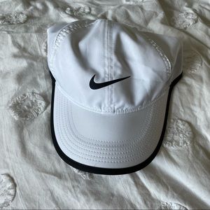 white nike featherlight dri fit hat